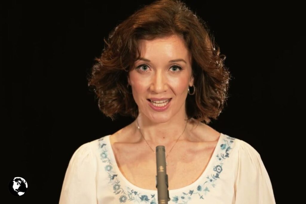 Carly Paoli